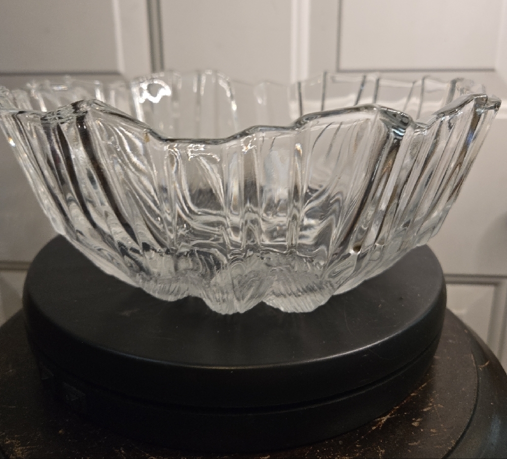 Vintage Mikasa Hoya Crystal Iceberg Textured Asymmetrical Serving Bowl Dish - Picture 4 of 6